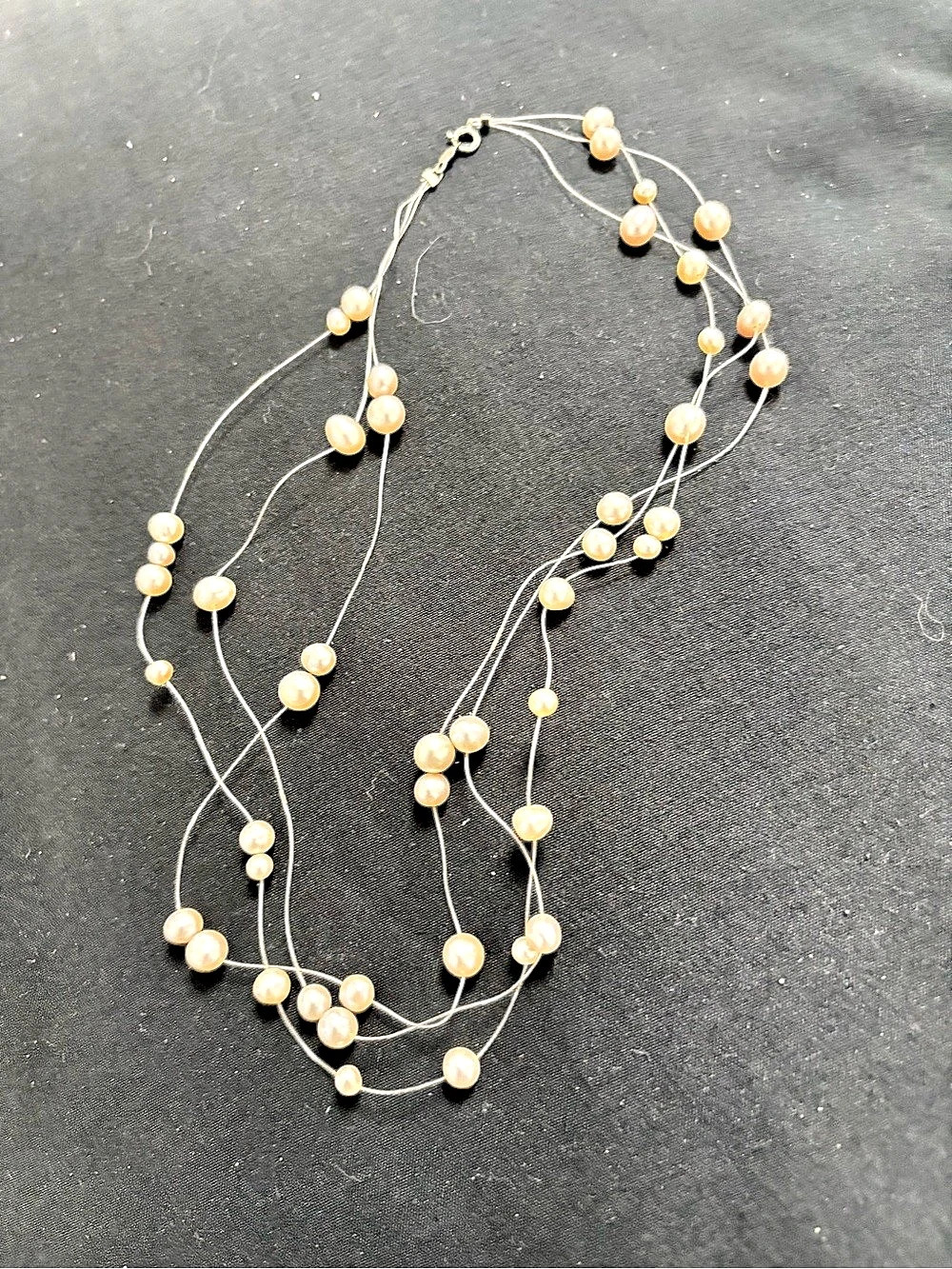 Layered Pearl Necklace in White & Gold Like New